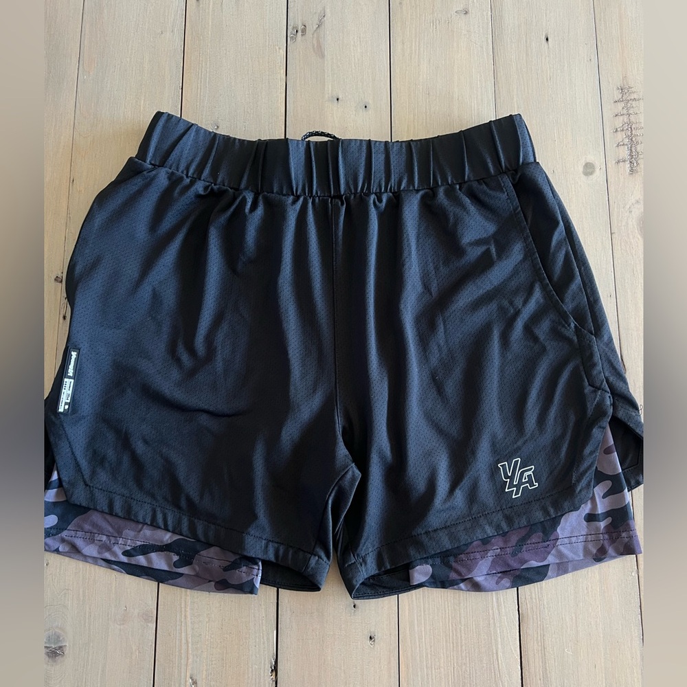 YoungLA Men’s Shorts Size Large